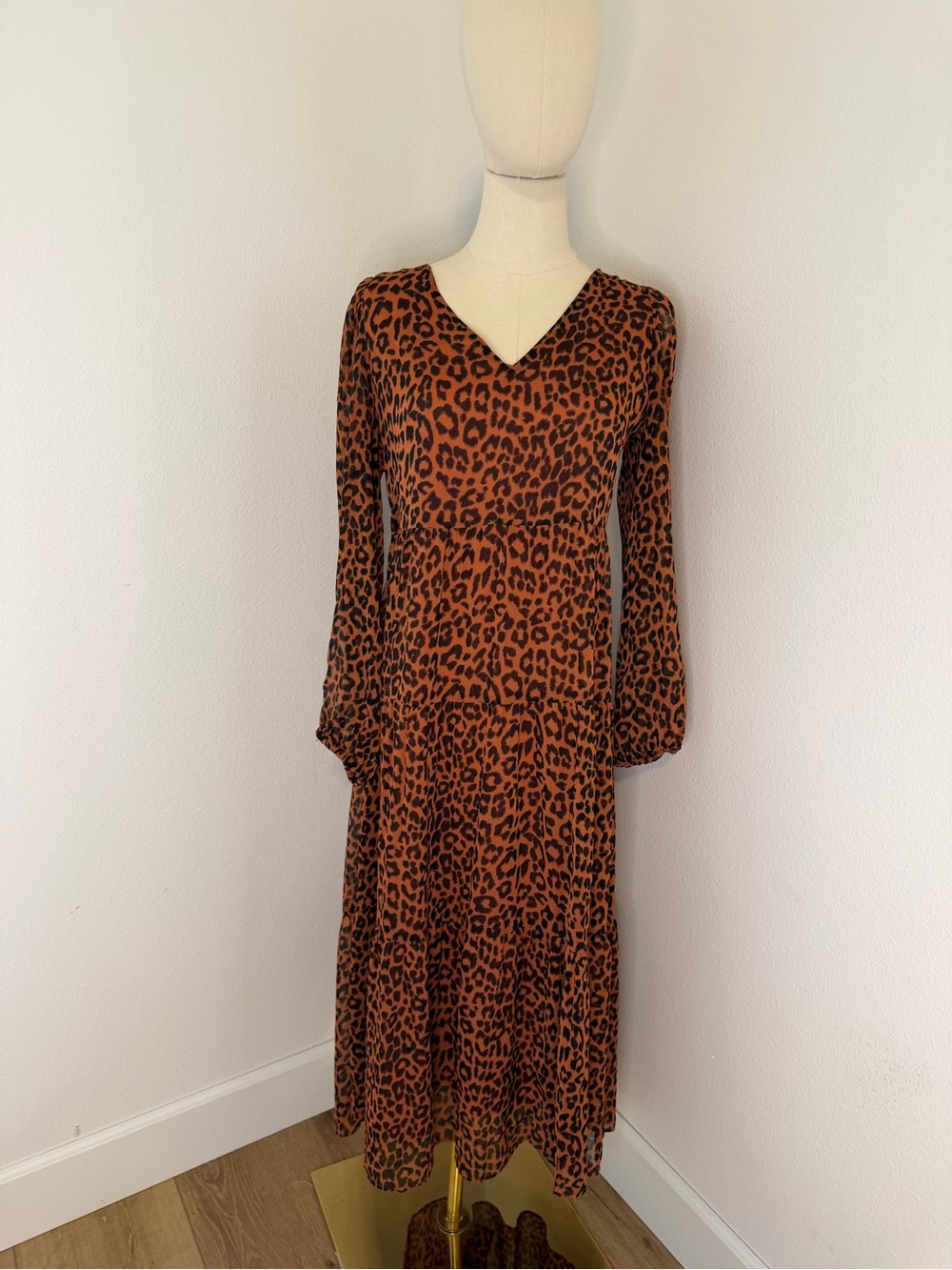 Loft by Ann Taylor Leopard Print V-Neck Long Sleeve Midi Dress - Brown Size 6